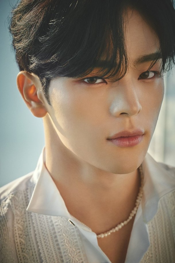 å‰ ìŠ¤íŠ¸ë ˆì´í‚¤ì¦ˆ ê¹€ìš°ì§„ ì„±ì¶