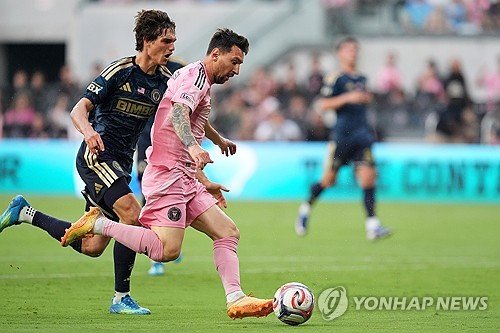 인터 마이애미와 필라델피아 경기에서 돌파하는 리오넬 메시