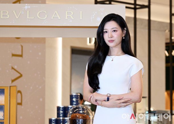 [포토]김지원, 불가리(BVLGARI) 주얼리와 순백의 드레스로 시선 강탈
