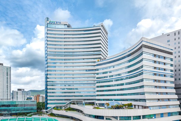 경기도, 전통시장에 AI 짐꾼 로봇 도입 개시