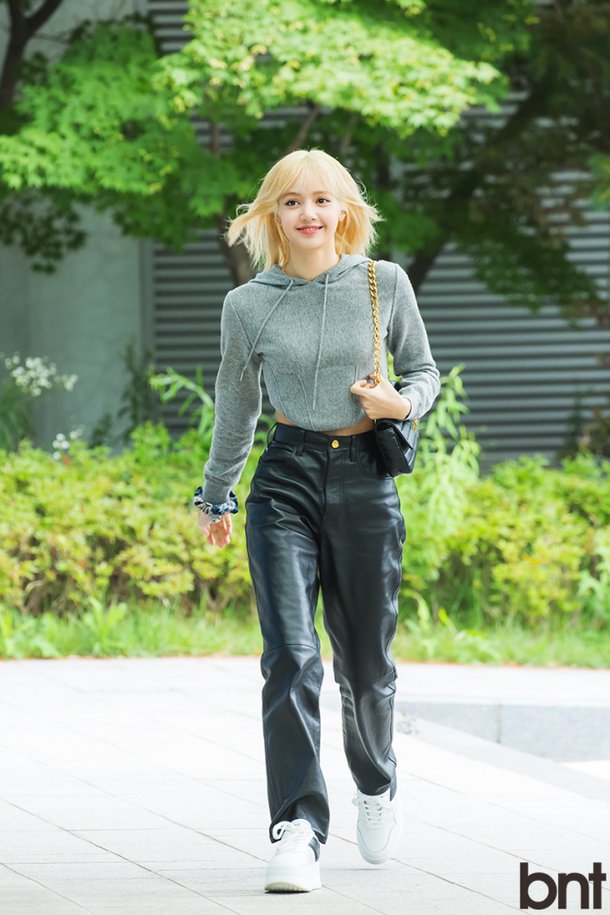 리사 bnt포토] 블랙핑크 리사 '경쾌한 발걸음' : 네이트 연예