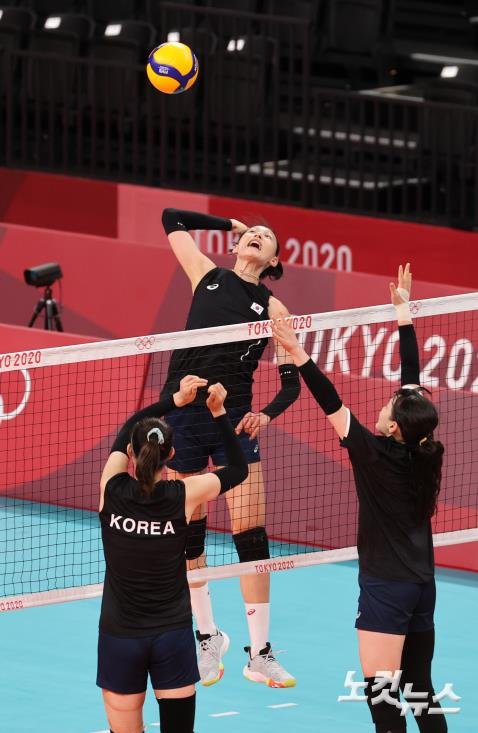 김연경 스파이크 - ë¤ì¬ë¤ëíì£  êµ­ë´ ë³µê· ëëìë³¸ ê¹ì°ê²½ - 1차전 팀 패배 속에서도 공격 효율 45.45%, 공격.