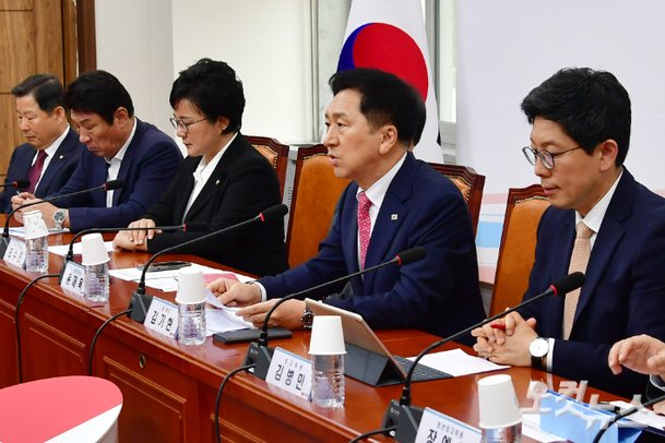 국민의힘 김기현 대표가 22일 서울 여의도 국회에서 열린 최고위원회의에서 모두발언을 하고 있다. 윤창원 기자