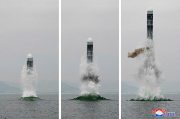 지난 2019년10월 북한의 북극성3형 신형 SLBM 수중 시험발사장면. 잠수함이 아닌 수중바지선에서 시험발사된 것으로 추정된다. /조선중앙TV