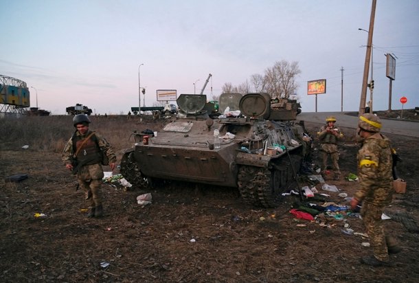 우크라군, 자국포로랑 바꾸러 러시아군 시신 수거 나서 : 네이트 뉴스