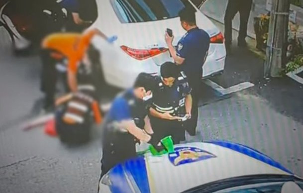 남성 차에 있던 초록색 가방에서 필로폰이 발견됐다. /서울경찰 유튜브