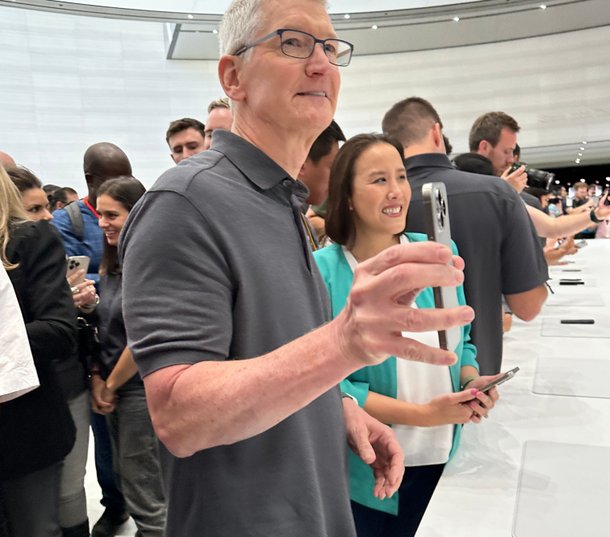 12일현지 시각 미국 애플 본사에서 열린 아이폰15 공개행사에 나타난 팀 쿡 애플 CEO./오로라 특파원