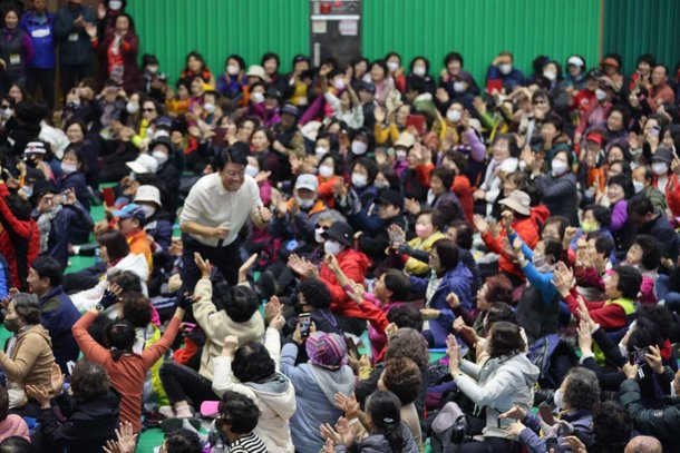 장제원 국민의힘 의원이 지난 11일 여원산악회에 참석했다. 이날 행사에는 4200여명이 참석했다./장 의원 페이스북