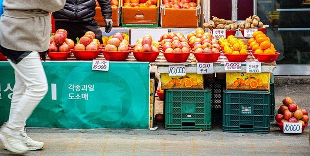 서울 신림동의 한 노점에서 팔고 있는 과일. /김용재 영상미디어 기자