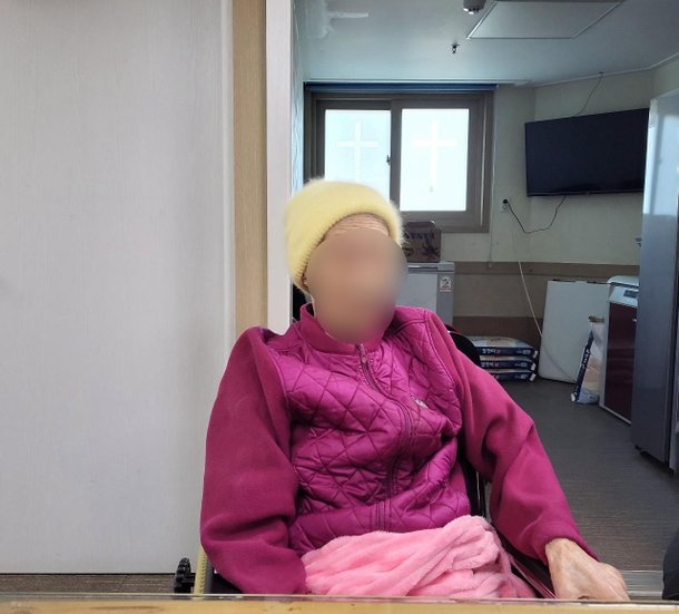 요양원에서 생활하며 건강을 많이 되찾은 강 할머니의 모습. /이랜드복지재단