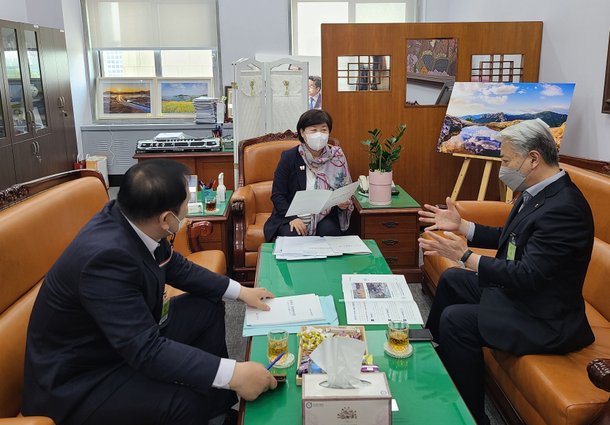 êµ­íšŒ ë°©ë¬¸í•œ ê¹€ì–'í˜¸ ì‚¼ì²™ì‹œìž¥ í˜„ì•ˆí•´ê²°ì— ìž°ê±¸ìŒ ë„¤ì´íŠ¸ë‰´ìŠ¤