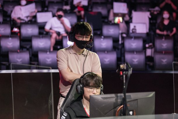 Lck T1 ì–'ëŒ€ì¸ ê°ë… ë‚  ì¡´ì¤'í•´ì¤€ íŽ˜ì´ì»¤ì—ê²Œ ê³ ë§™ë‹¤ ë„¤ì´íŠ¸ë‰´ìŠ¤