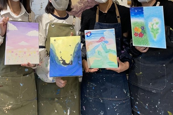 Jang Woo-young taking a surfing one-day class