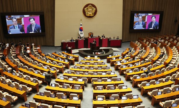 23일 오후 서울 여의도 국회에서 경제분야 대정부질문이 진행되고 있다. /뉴스1