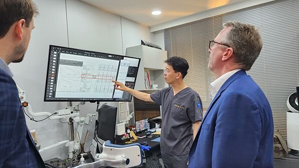 Meeting⁢ between Robenstein CEO‌ and Gangbuk​ Boaz Ibian Hui representatives