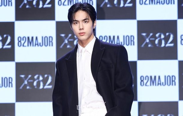 문재인 전 대통령 비하 랩에 &apos;좋아요&apos;…82메이저 황성빈, 과거 논란에 사과