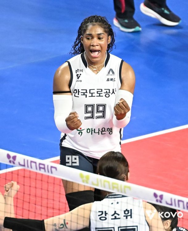 대표 이미지: 대한항공 러셀 한국도로공사 모마 V리그 2라운드 MVP 선정