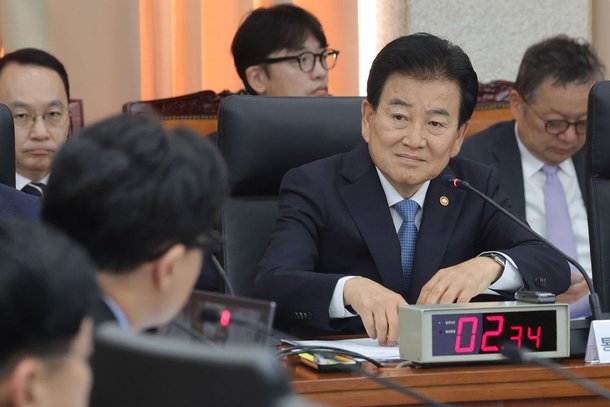 [단독] '접었다'던 '정동영 태양광 가족 회사', 본점 이전에 증자까지