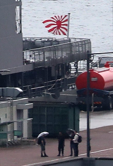 [뉴스1 PICK]‘욱일기 게양’ 일본 자위대 호위함 부산항 입항