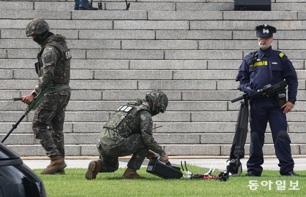 청계천 옆 사진관 / 포토샵 생성형 AI 어디까지 왔나?