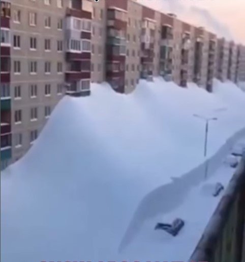 캄차카 폭설로 아파트 단지 내부가 스키장처럼 변한 모습 관련 이미지