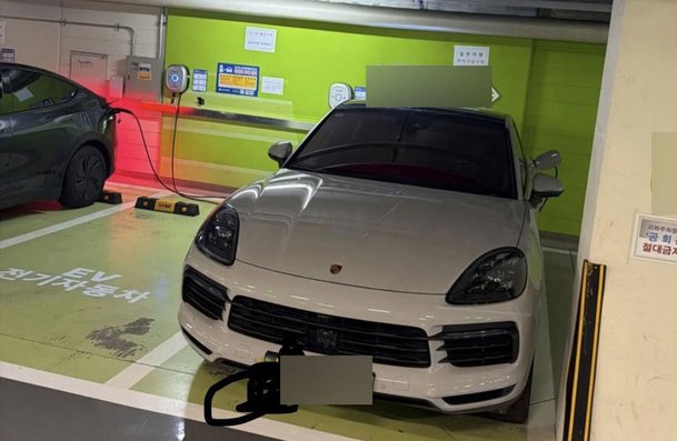 아파트 단지 충전 구역 관련 PHEV 주차 논란 보도 이미지