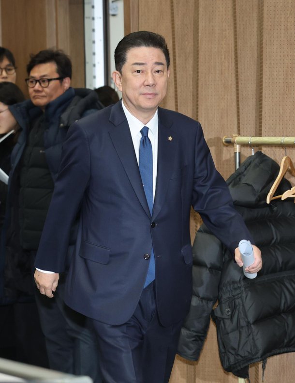 경찰, 김병기 수사 1년만에 구속영장…차남 취업청탁 등 혐의