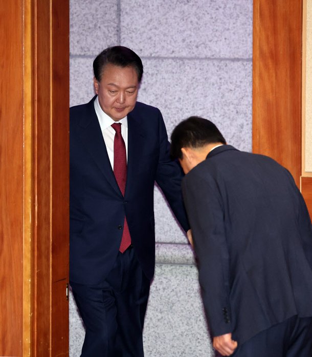구속수감 尹 옥중정치 언제까지 이어갈까