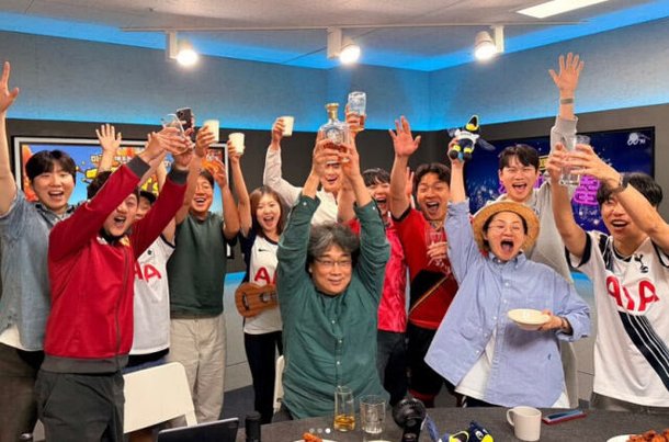 영화 얘기 NO 봉준호, 손흥민 유로파 입중계 등판…승리에 환호