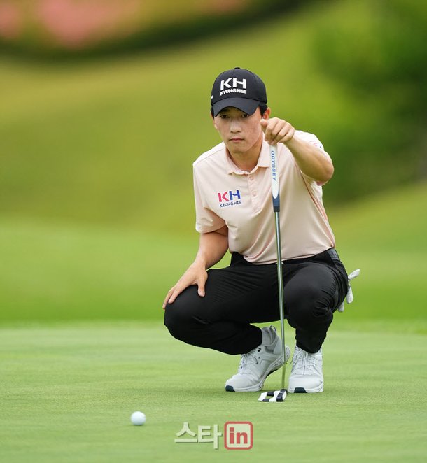 [골프in포토]박현서,퍼트라인을 파악한다