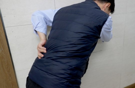 10분만 걸어도 다리 저리고 통증까지…왜? [e건강~쏙] : 네이트 뉴스