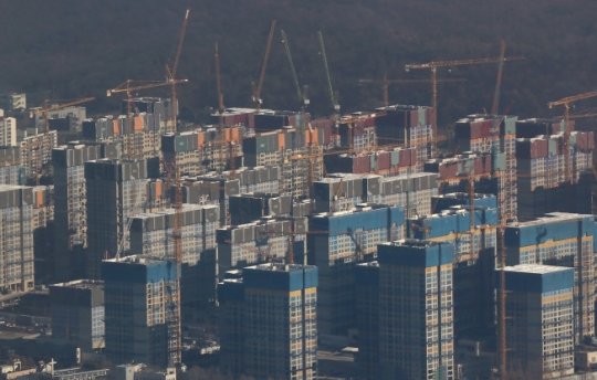 서울의 한 재건축 아파트 건설 현장연합뉴스