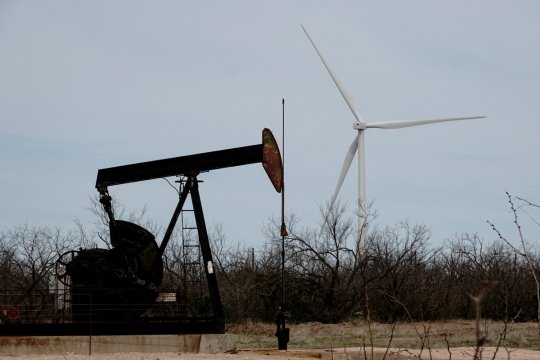지난해 3월 17일 미국 텍사스주에서 펌프 잭이 원유를 시추하고 있다. 텍사스주/로이터연합뉴스