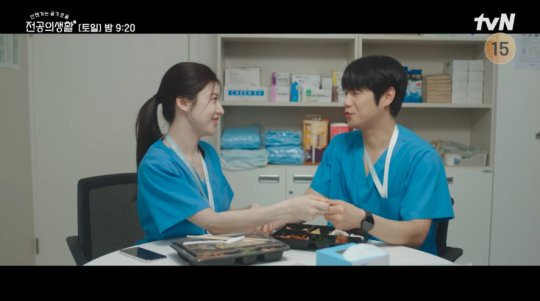 [종합] &apos;언슬전&apos; 고윤정♥정준원, 비밀연애 들켰다…11화 예고 &apos;엄재일&apos;·&apos;김사비&apos; 러브라인 형성
