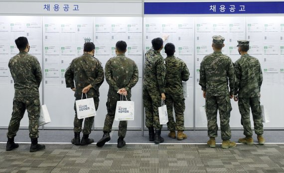 군인 선호 국가기술자격은? 정보처리기사 등 IT분야 '인기' : 네이트 뉴스