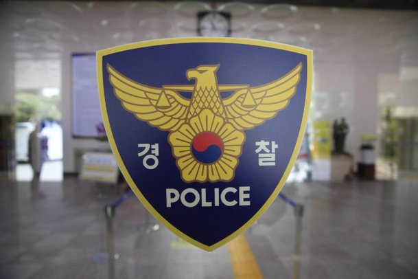 [서울=뉴시스] 포인트 환전 사기 피해자인 20대 여성이 3일 서울 마포경찰서에서 조사를 받은 직후 뛰어내려 숨지는 사고가 일어났다. /사진=뉴시스