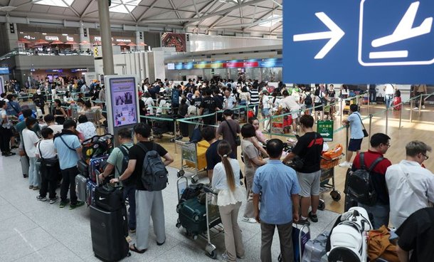 인산인해를 이룬 인천공항 전경. 사진=뉴시스