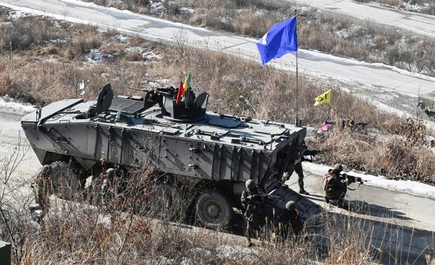 훈련 중 K808 차륜형 장갑차 관련 이미지