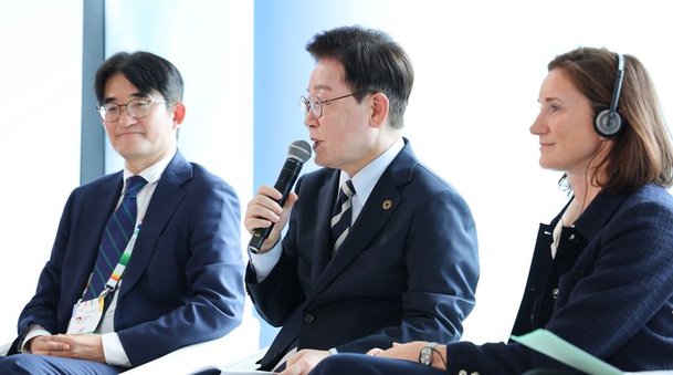 李 "가장 로컬한 고유성이 글로벌 경쟁력…공동제작·투자 지원"