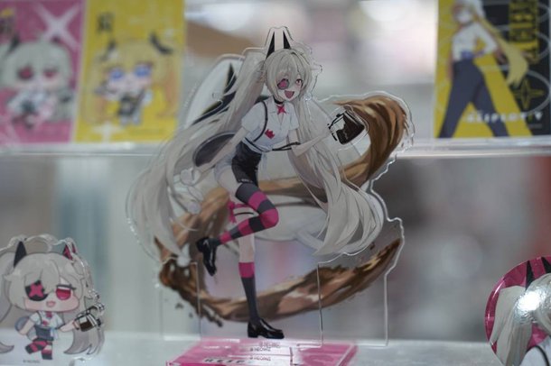 합정 애니플러스, '디제이맥스 리스펙트 V'와 '아르케아' 콜라보 카페