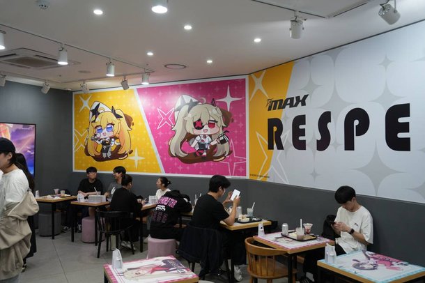 합정 애니플러스, '디제이맥스 리스펙트 V'와 '아르케아' 콜라보 카페