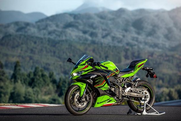 리뷰] 녹색을 품은 400cc 슈퍼스포츠의 등장 – 가와사키 닌자 ZX-4RR