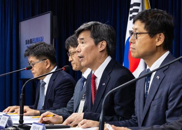 quot;일본 대변한다는 말 모욕적quot;…후쿠시마 브리핑서 발끈한 정부