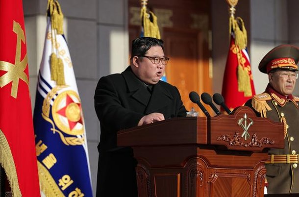 김정은 quot;한국은 제1적대국, 협상으론 평화 못 챙겨quot;