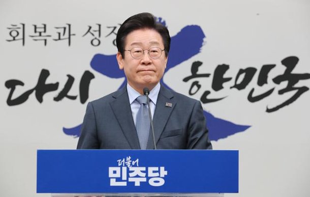 [단독] 이재명의 이재명 지우기?…기본사회위원장도 내려놓는다