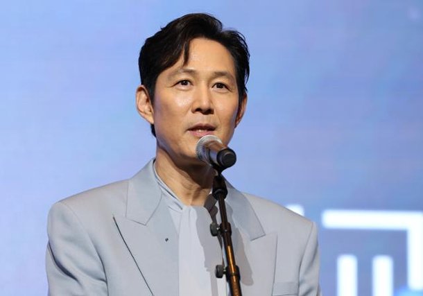 소속사 아티스트컴퍼니의 강경 대응과 커져가는 우려