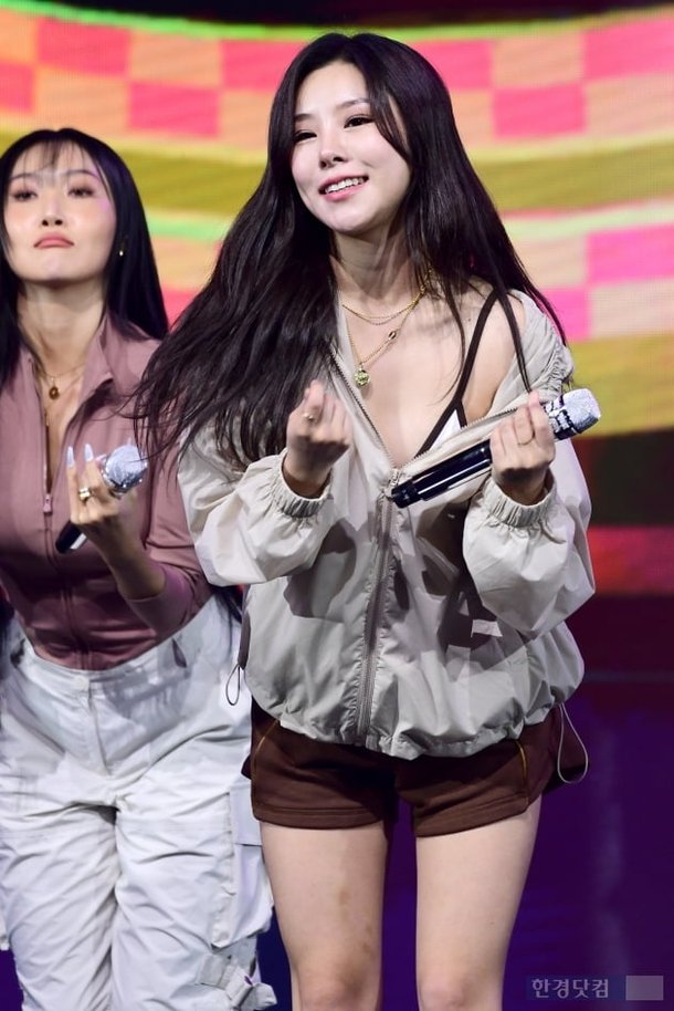 포토] 마마무 휘인, '매력적인 미소' : 네이트 연예