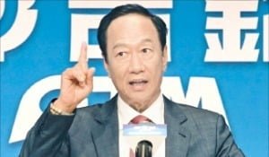 친중파 폭스콘 창업자 대만 총통선거 출마 선언