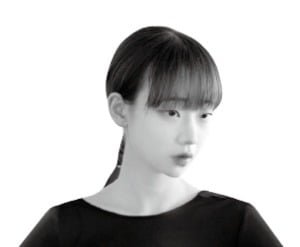 책마을] "XXX"…'비속어 詩'로 문단에 던진 폭탄 : 네이트 뉴스