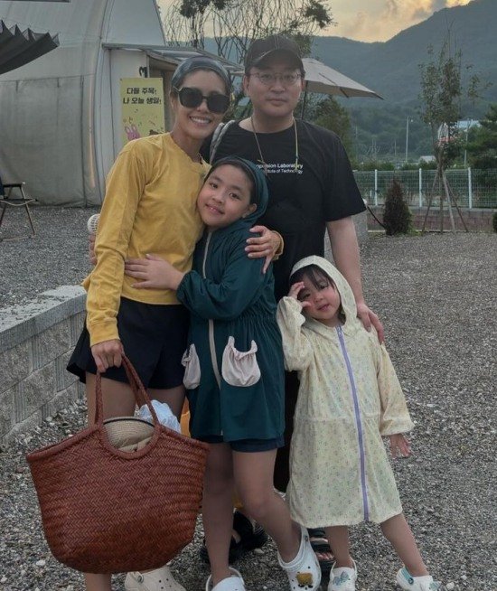 Yi Yunji, her dentist husband is too busy... "A precious day with the four of us"